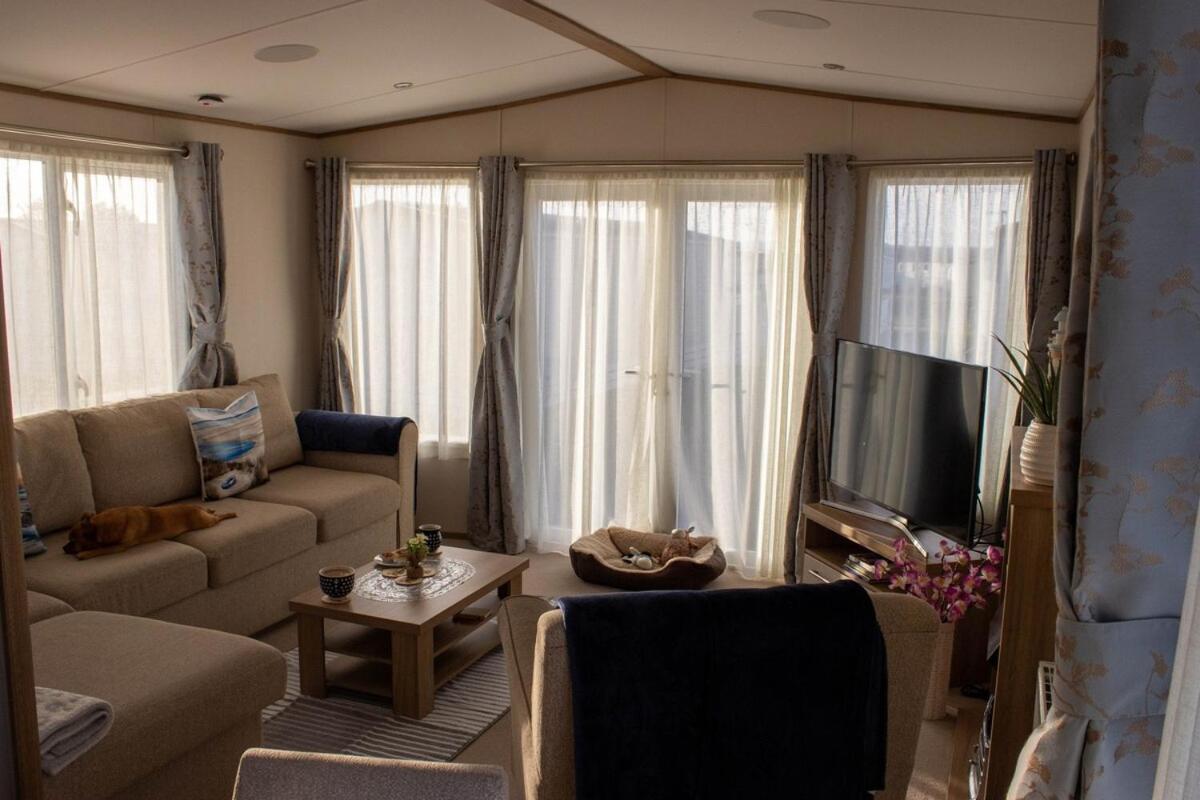 Eagle'S Den Caravan Лосимът Екстериор снимка
