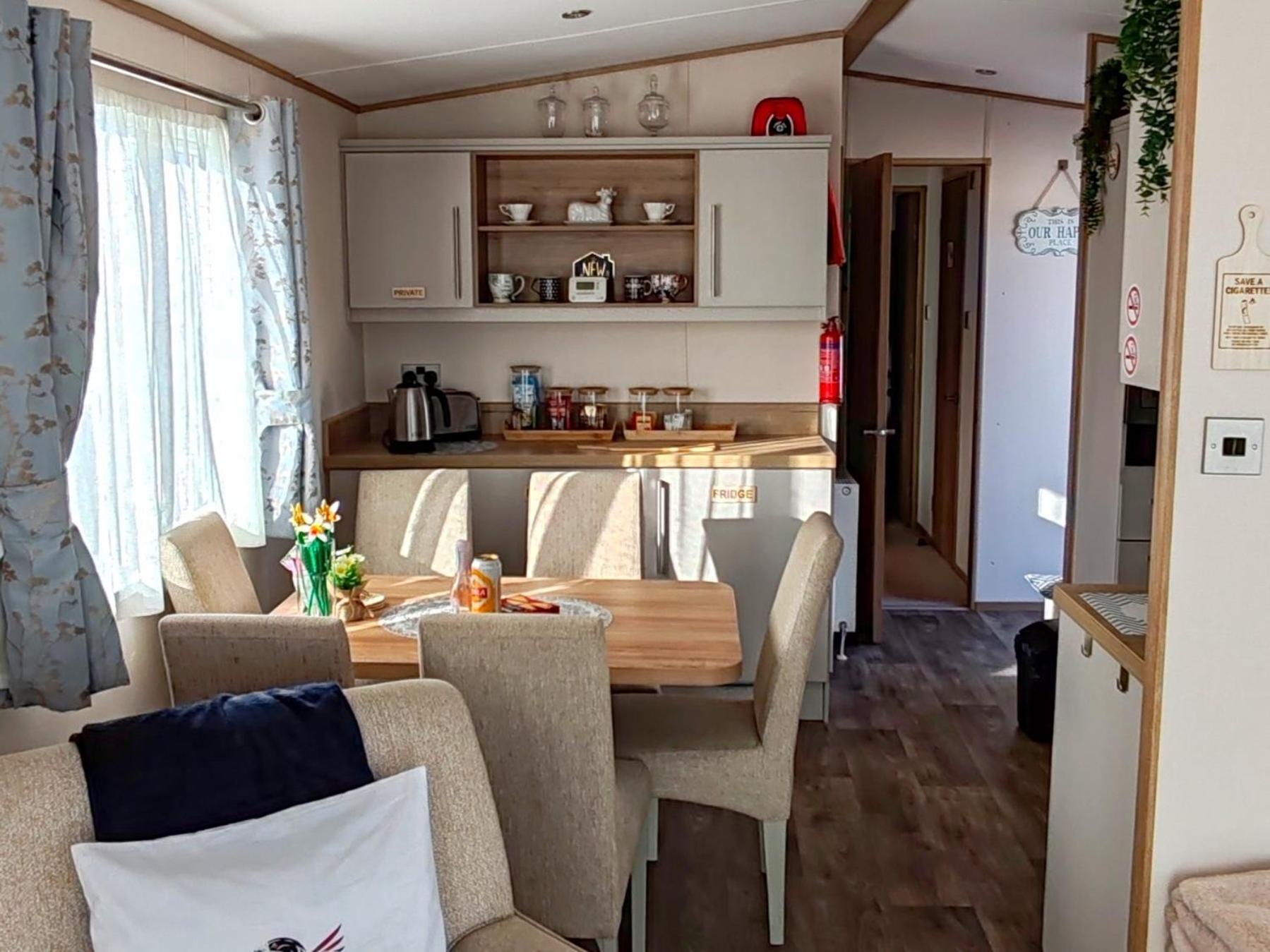 Eagle'S Den Caravan Лосимът Екстериор снимка